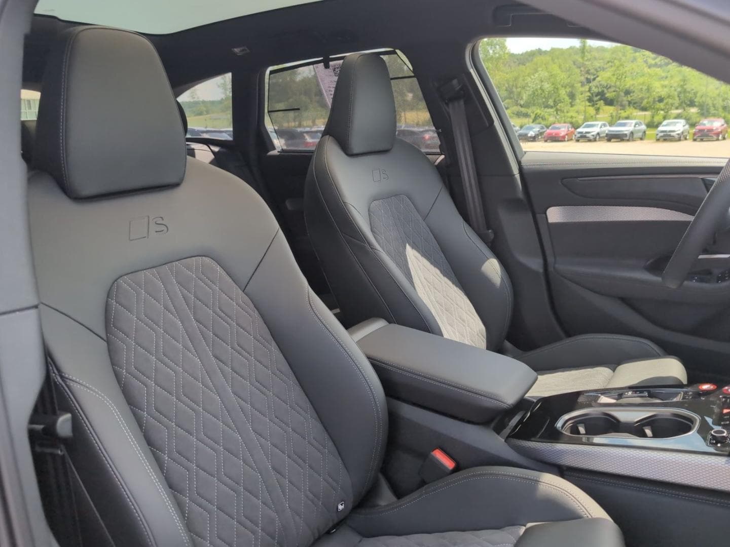 Bild über Audi A6 Avant TDI quattro 220 kW S tronic - für weitere Informationen kontaktieren Sie den Audi Partner