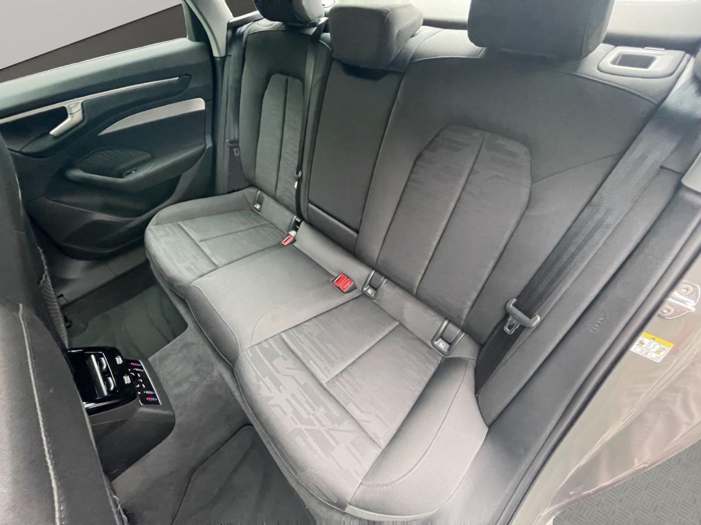 Bild über Audi A6 Limousine TDI 150 kW S tronic - für weitere Informationen kontaktieren Sie den Audi Partner