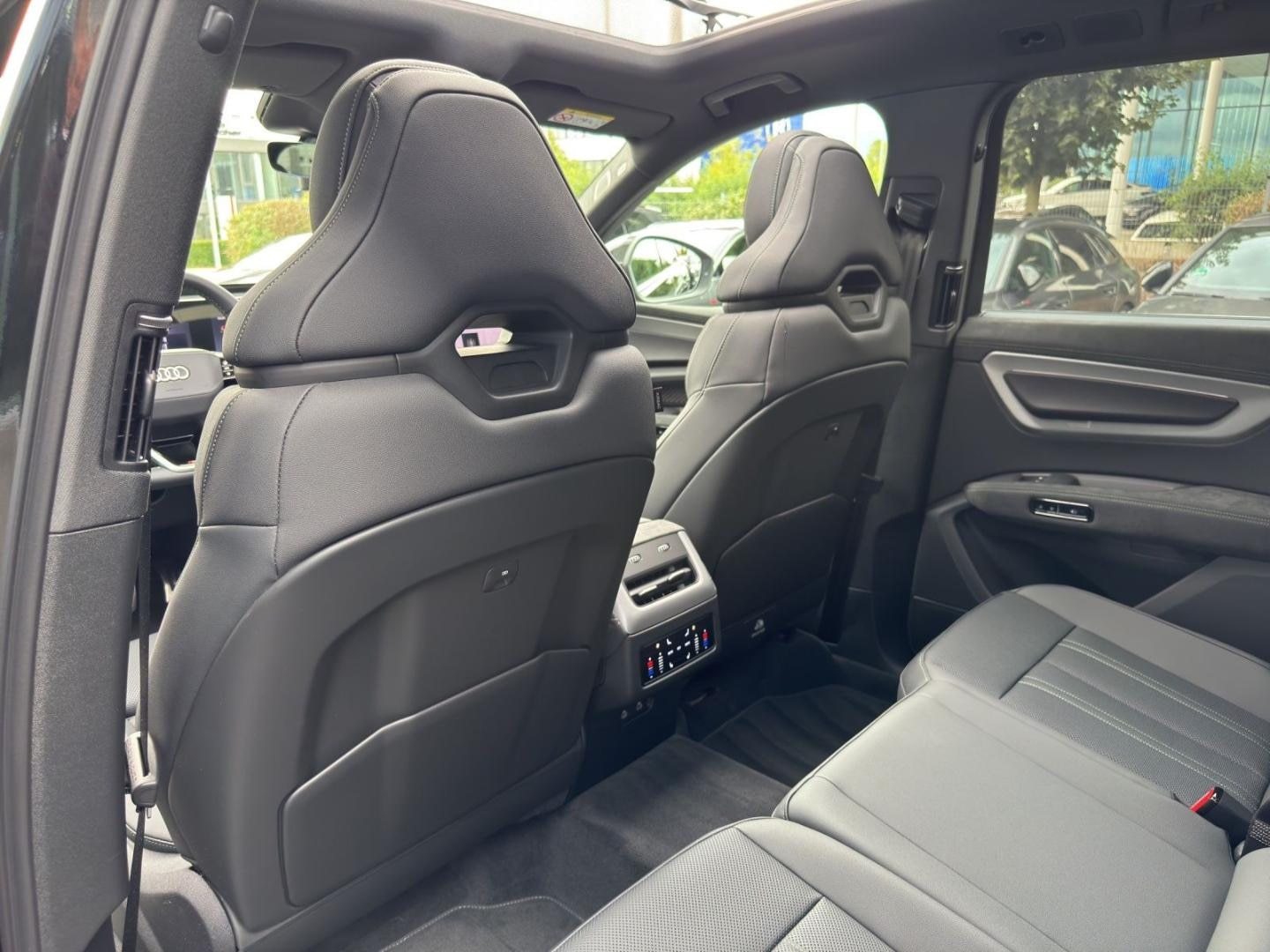 Bild über Audi Q7 SUV TDI quattro 220 kW tiptronic - für weitere Informationen kontaktieren Sie den Audi Partner