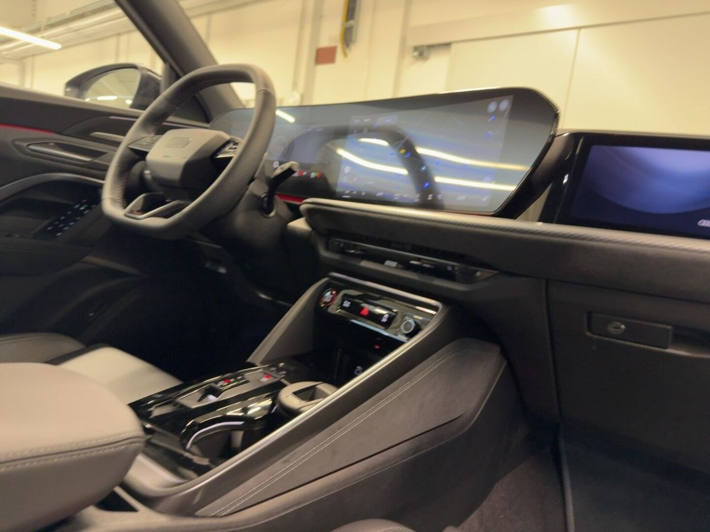 Bild über Audi Q5 SUV TDI quattro 150 kW S tronic - für weitere Informationen kontaktieren Sie den Audi Partner