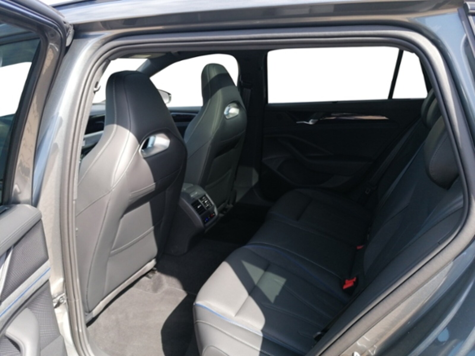 Volkswagen Passat – Bild 17