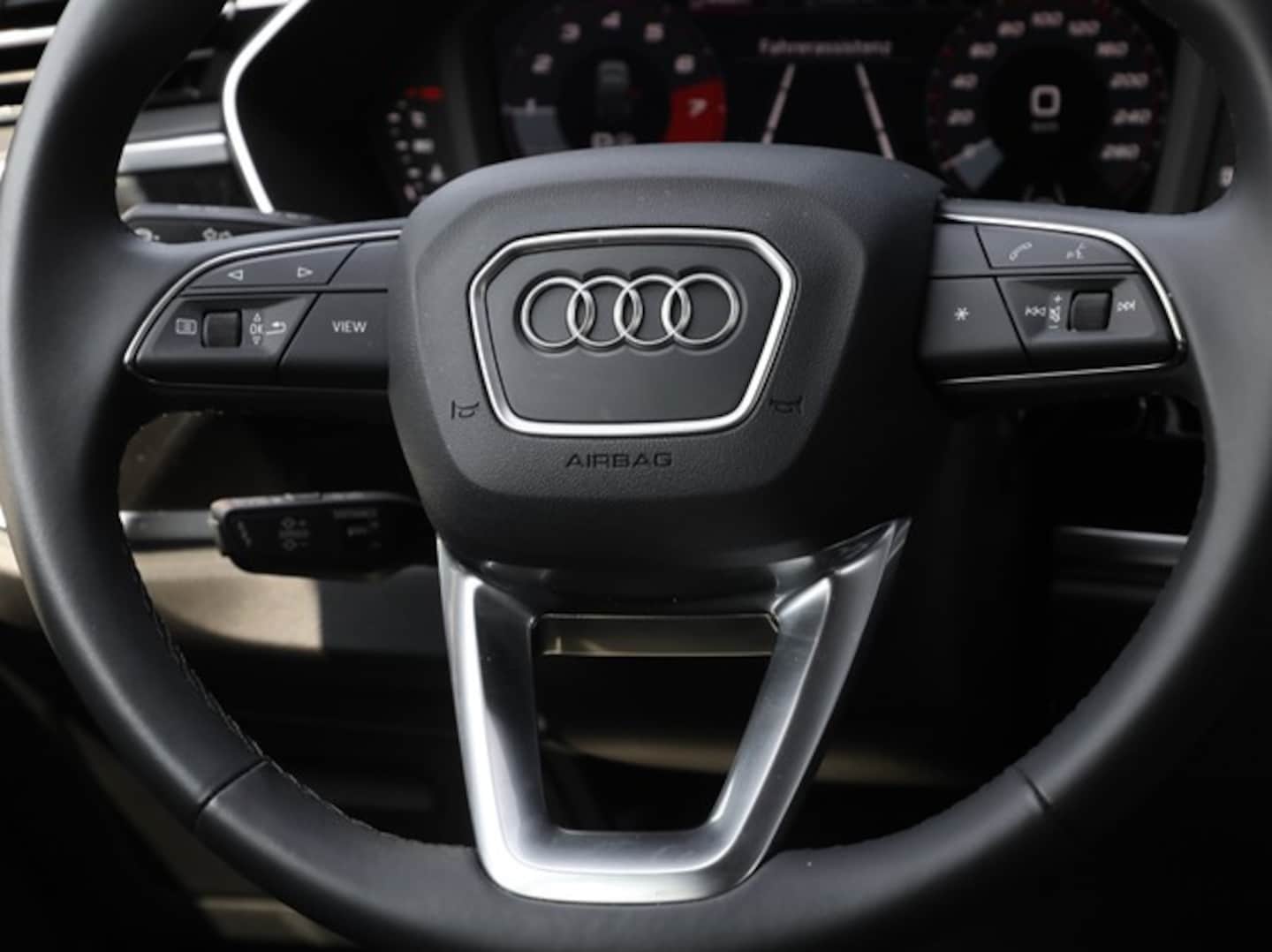 Bild über Audi Q3 Sportback 35 TFSI S tronic - für weitere Informationen kontaktieren Sie den Audi Partner