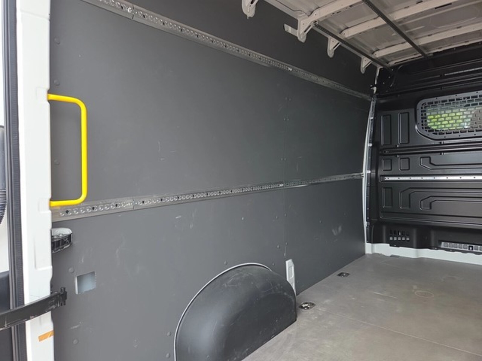 Volkswagen Crafter Kasten mittlerer Radstand – Bild 21
