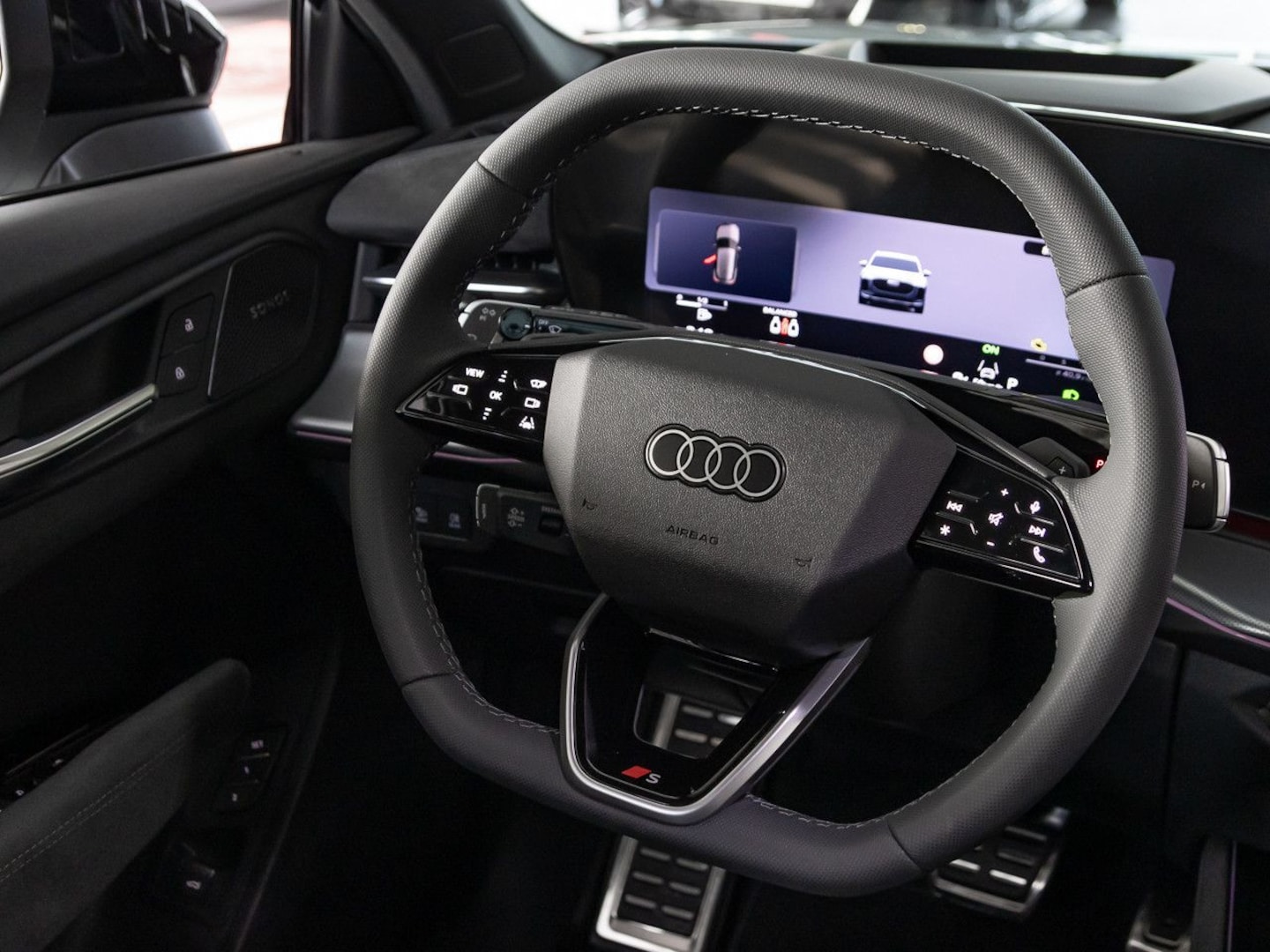 Bild über Audi Q3 SUV TFSI quattro 195 kW S tronic - für weitere Informationen kontaktieren Sie den Audi Partner