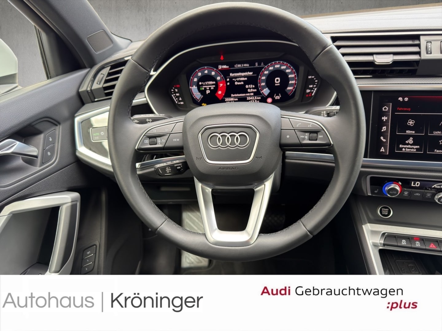 Bild über Audi Q3 advanced 35 TFSI S tronic - für weitere Informationen kontaktieren Sie den Audi Partner