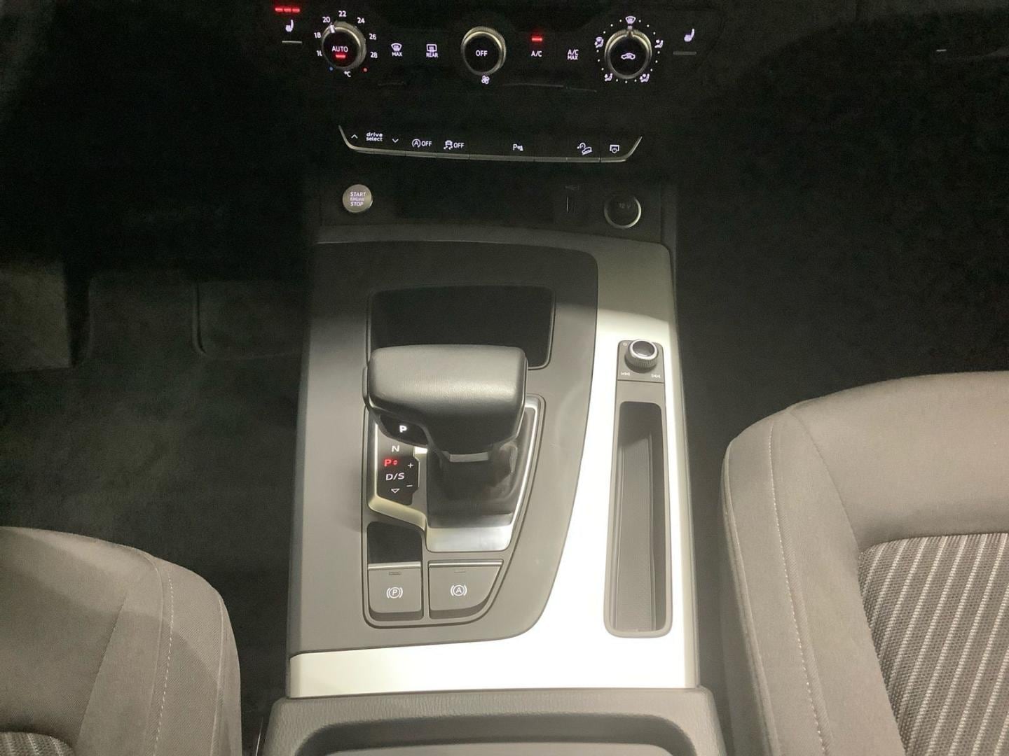 Bild über Audi Q5 40 TFSI quattro S tronic - für weitere Informationen kontaktieren Sie den Audi Partner