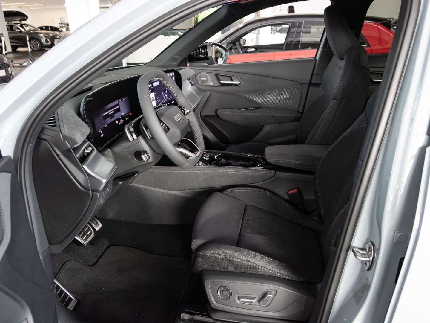 Bild über Audi Q3 SUV TFSI quattro 195 kW S tronic - für weitere Informationen kontaktieren Sie den Audi Partner