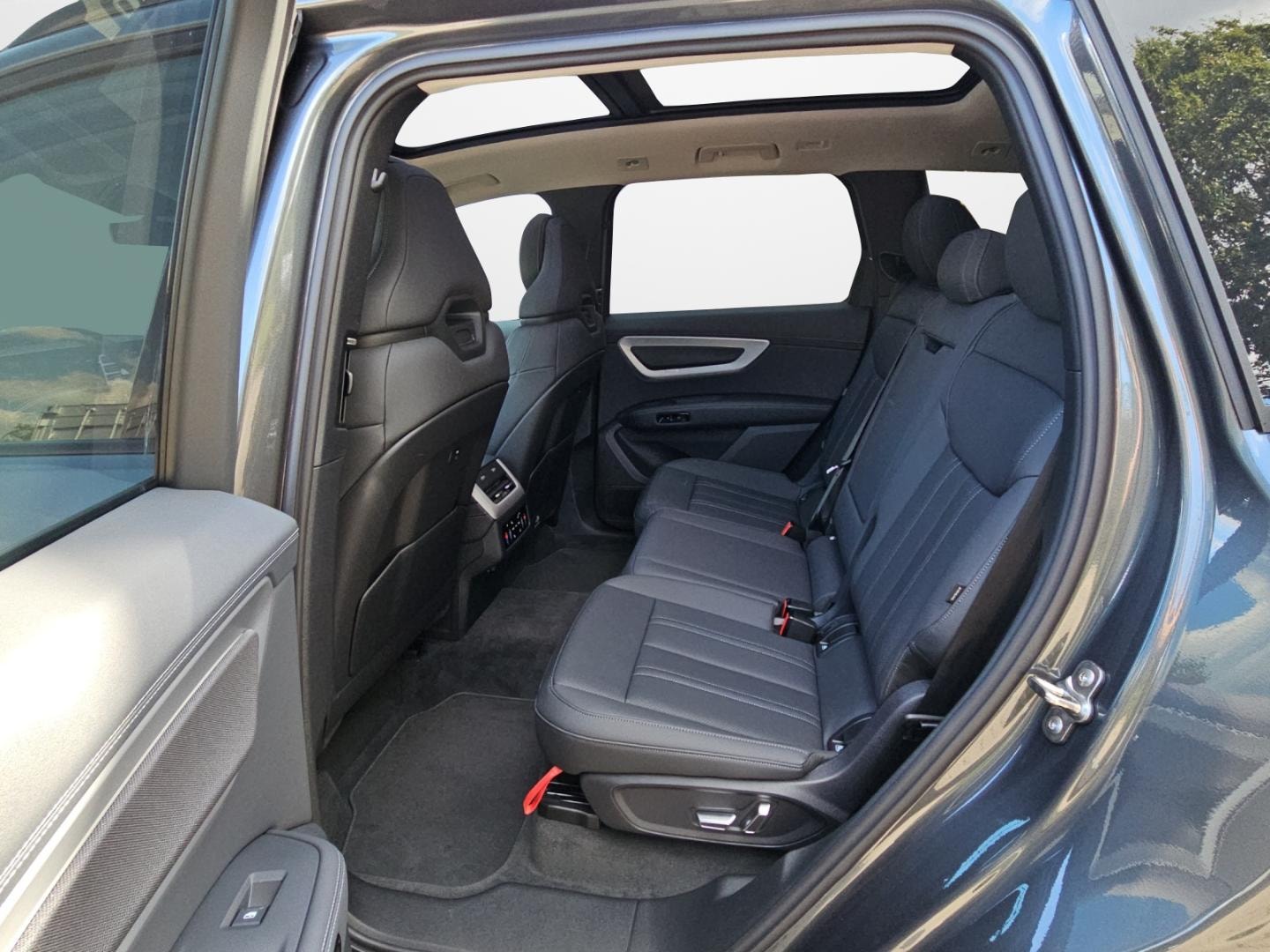 Bild über Audi Q7 SUV TDI quattro 220 kW tiptronic - für weitere Informationen kontaktieren Sie den Audi Partner