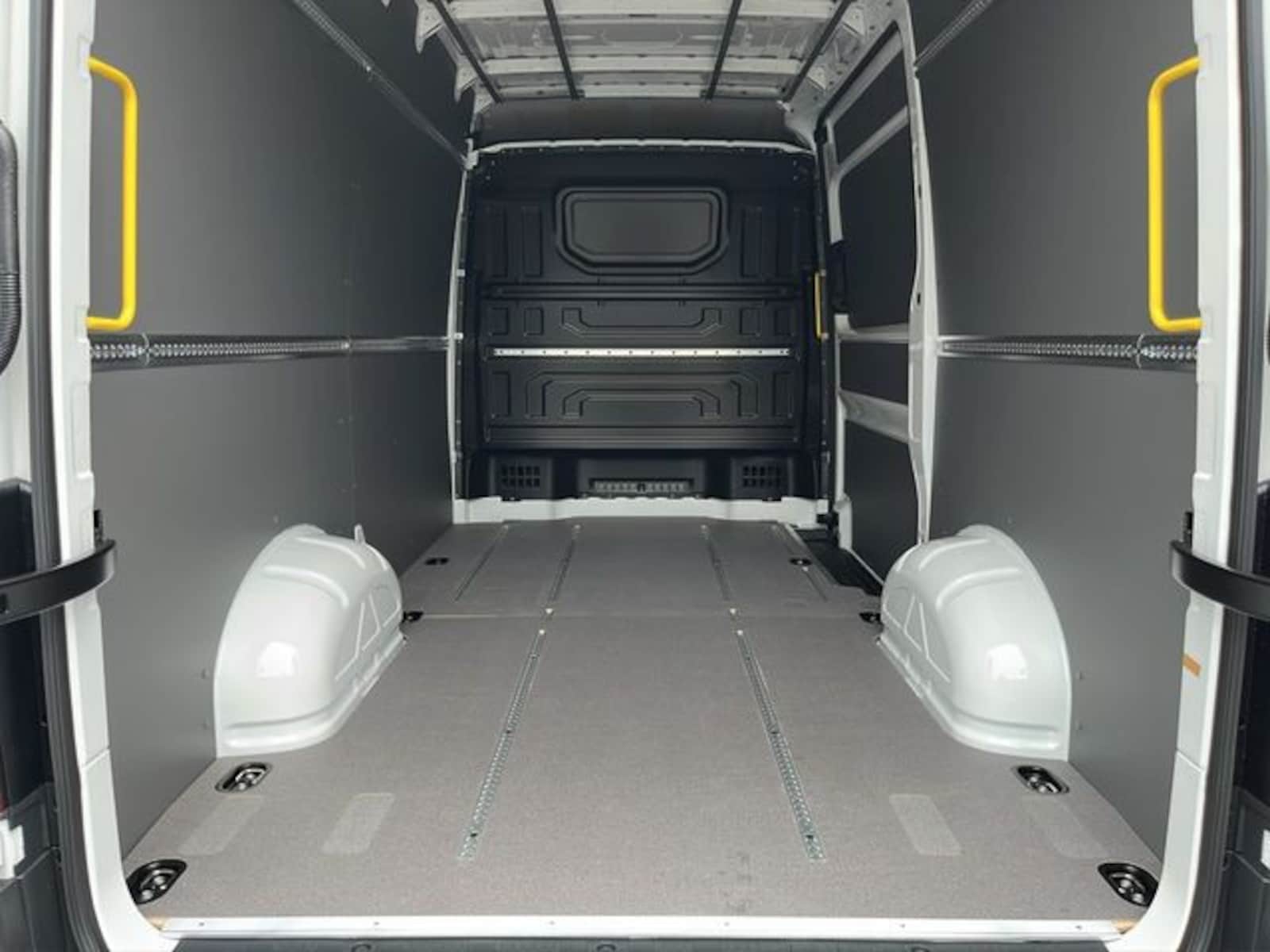 Volkswagen Crafter Kasten mittlerer Radstand – Bild 12