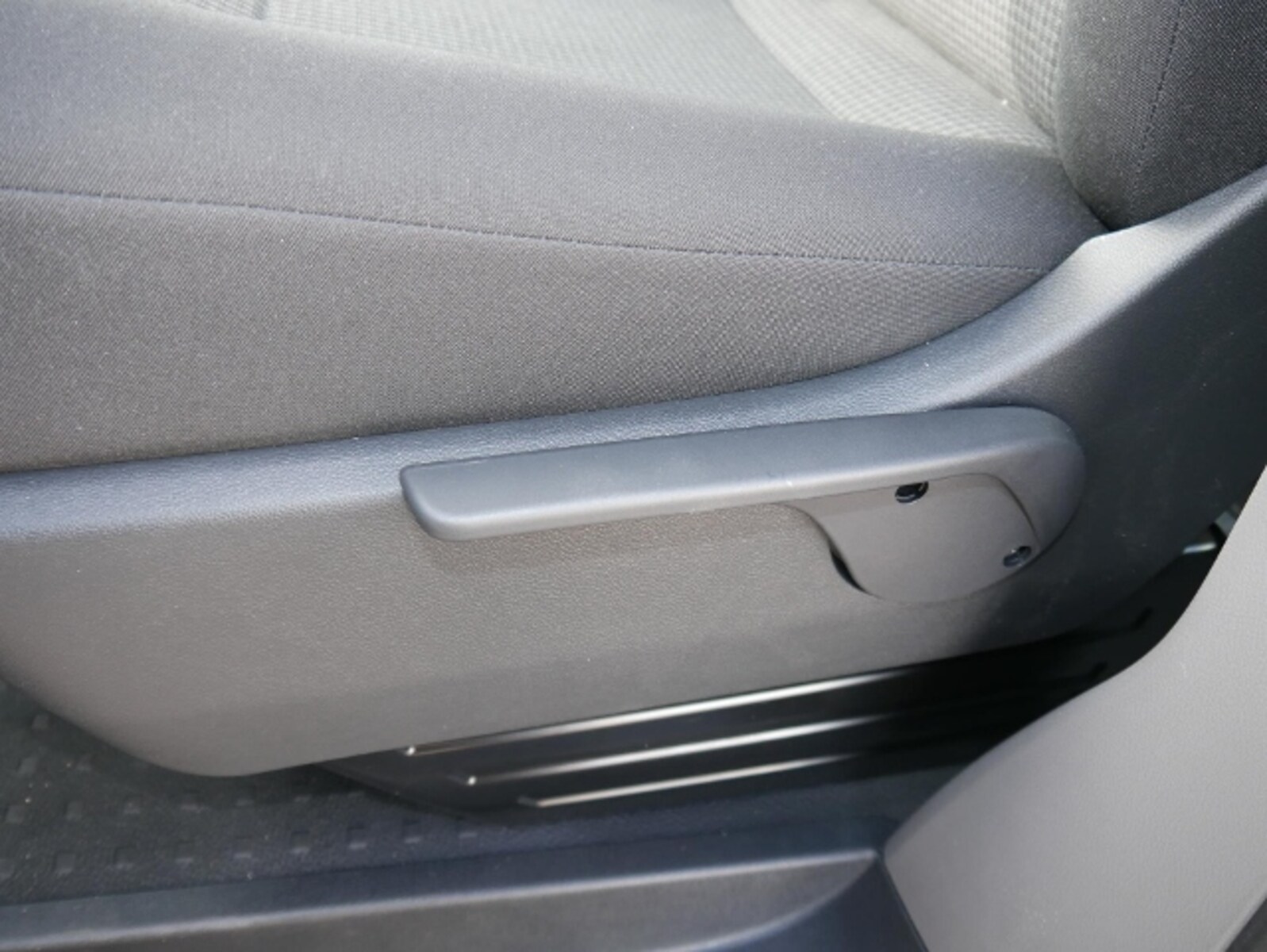 Volkswagen T6.1 Transporter Kombi kurzer Radstand – Bild 11