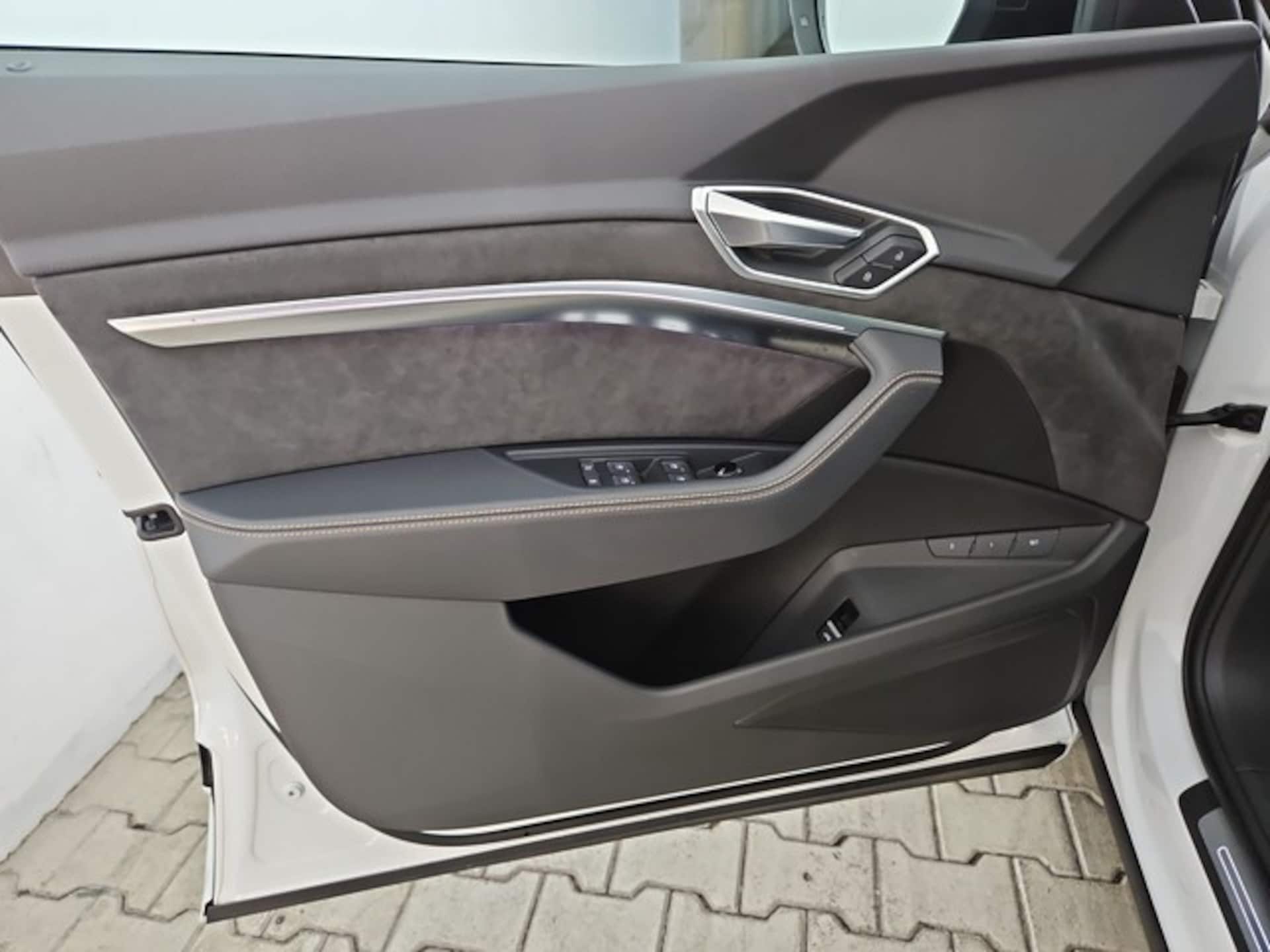 Audi e-tron S line