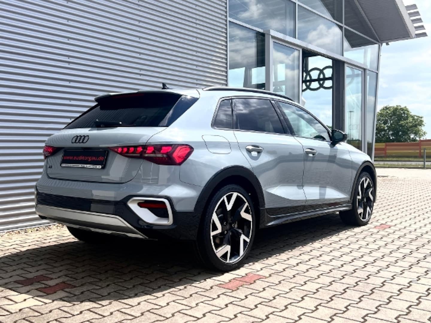 Bild über Audi A3 allstreet 35 TDI S tronic - für weitere Informationen kontaktieren Sie den Audi Partner