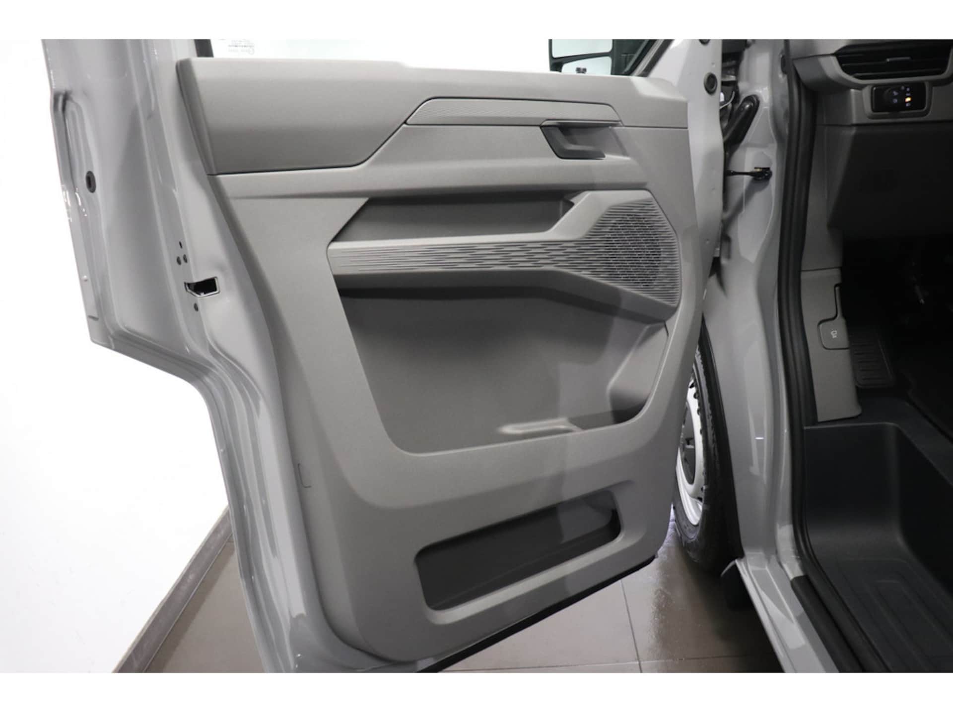 Volkswagen Transporter Kombi langer Radstand