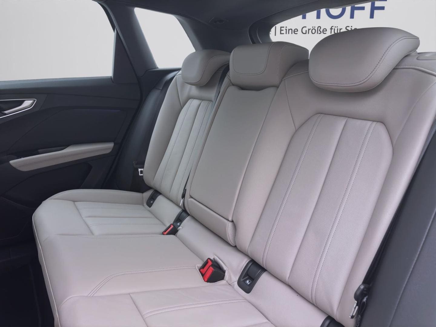 Bild über Audi Q4 e-tron 45 e-tron - für weitere Informationen kontaktieren Sie den Audi Partner