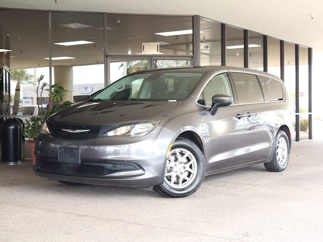 2023 Chrysler Voyager LX