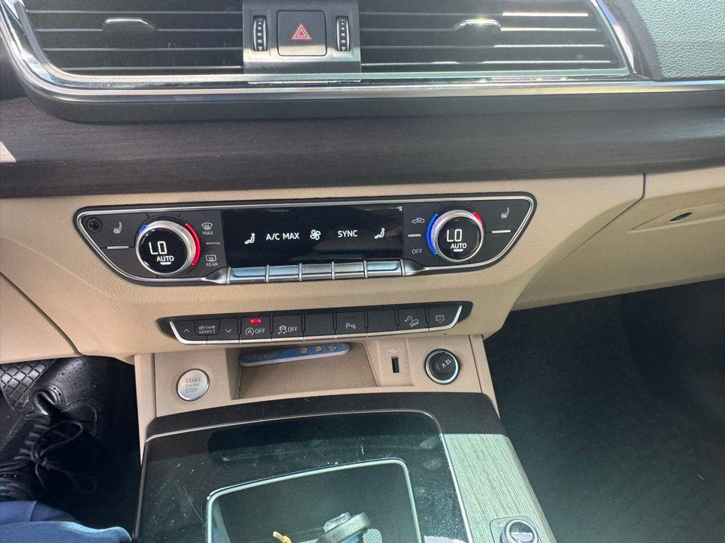 2023 Audi Q5 40 Premium's photo