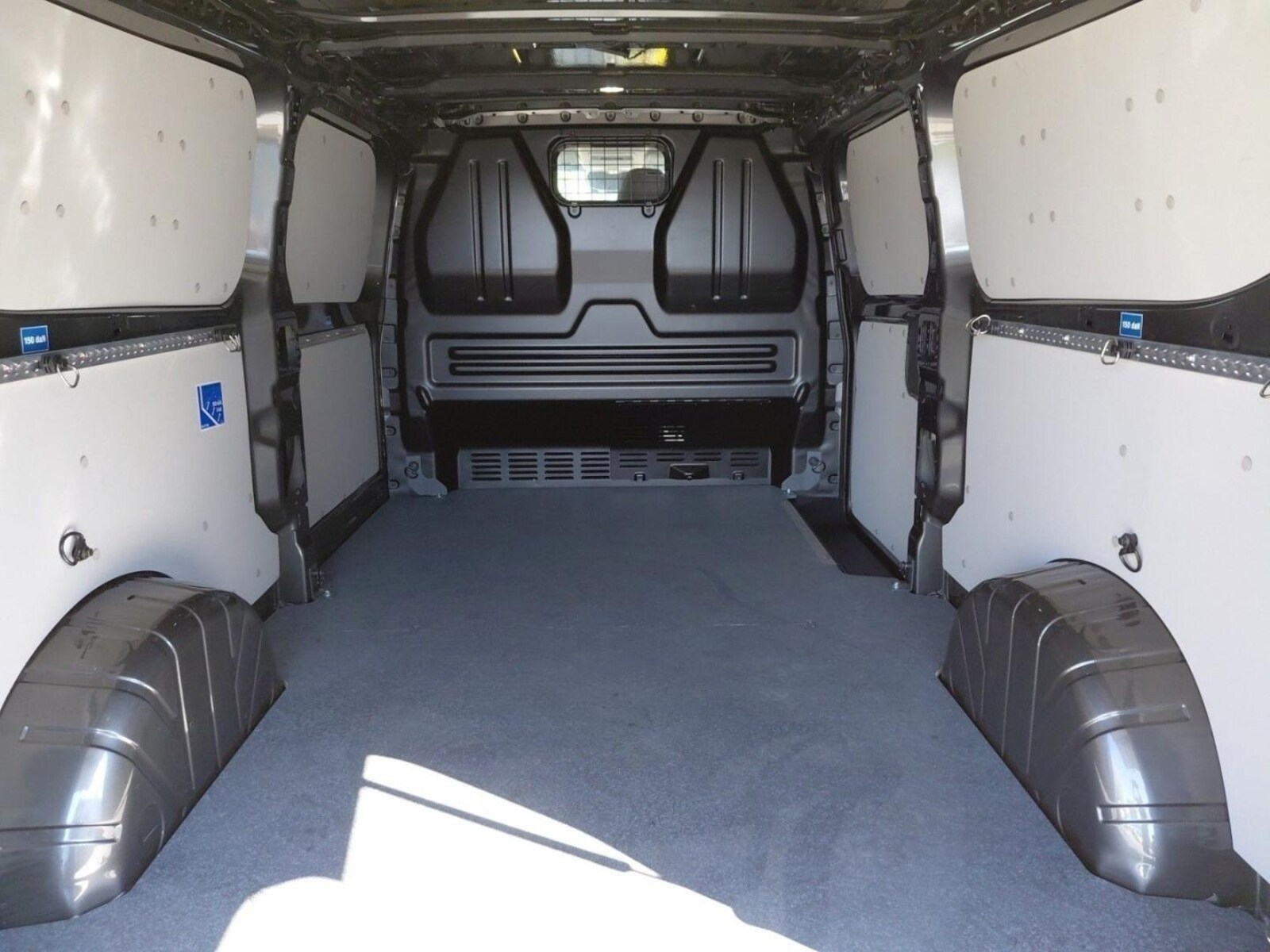 Volkswagen Transporter Kasten langer Radstand – Bild 9