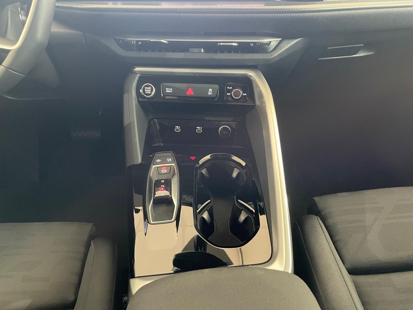 Bild über Audi Q5 SUV TDI quattro 150 kW S tronic - für weitere Informationen kontaktieren Sie den Audi Partner
