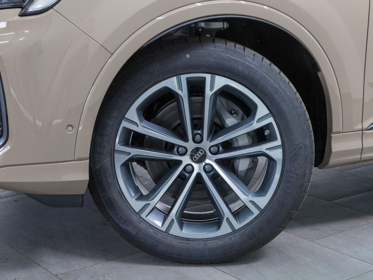 Image about Audi Q7 SUV S line 45 TDI quattro tiptronic