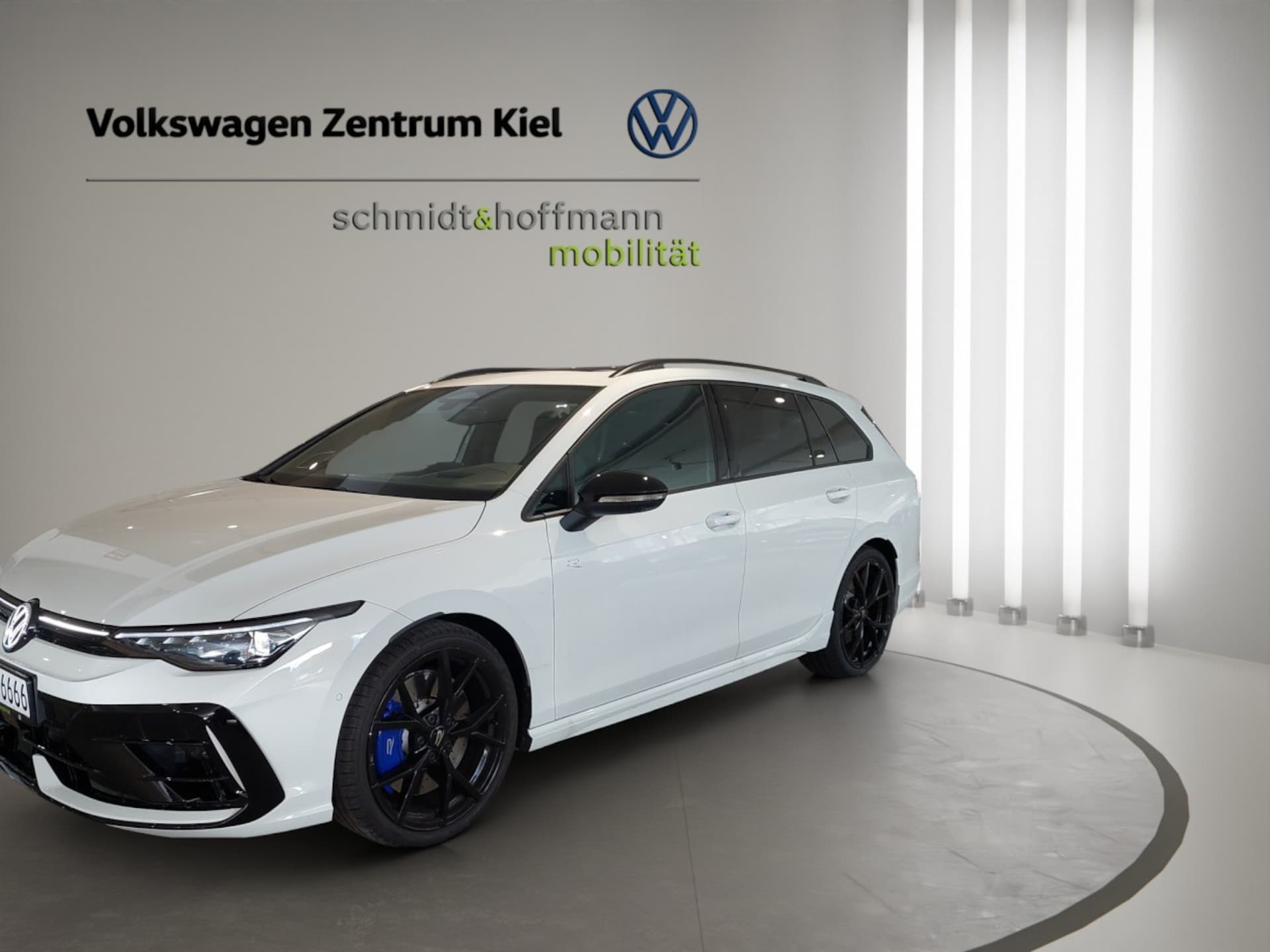 Volkswagen Golf Variant R