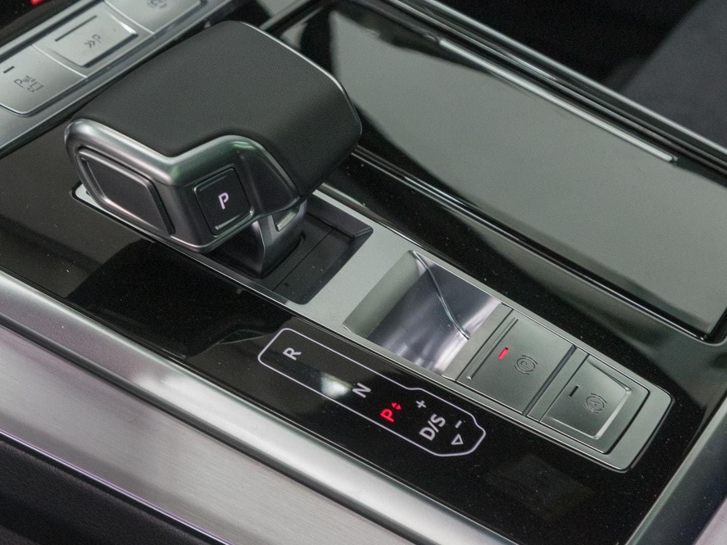 Image about Audi Q7 SUV S line 45 TDI quattro tiptronic