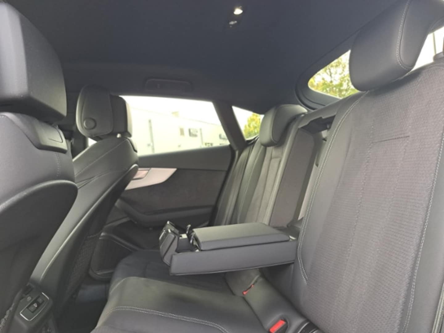 Bild über Audi A5 Sportback S line business 40 TFSI quattro S tronic - für weitere Informationen kontaktieren Sie den Audi Partner