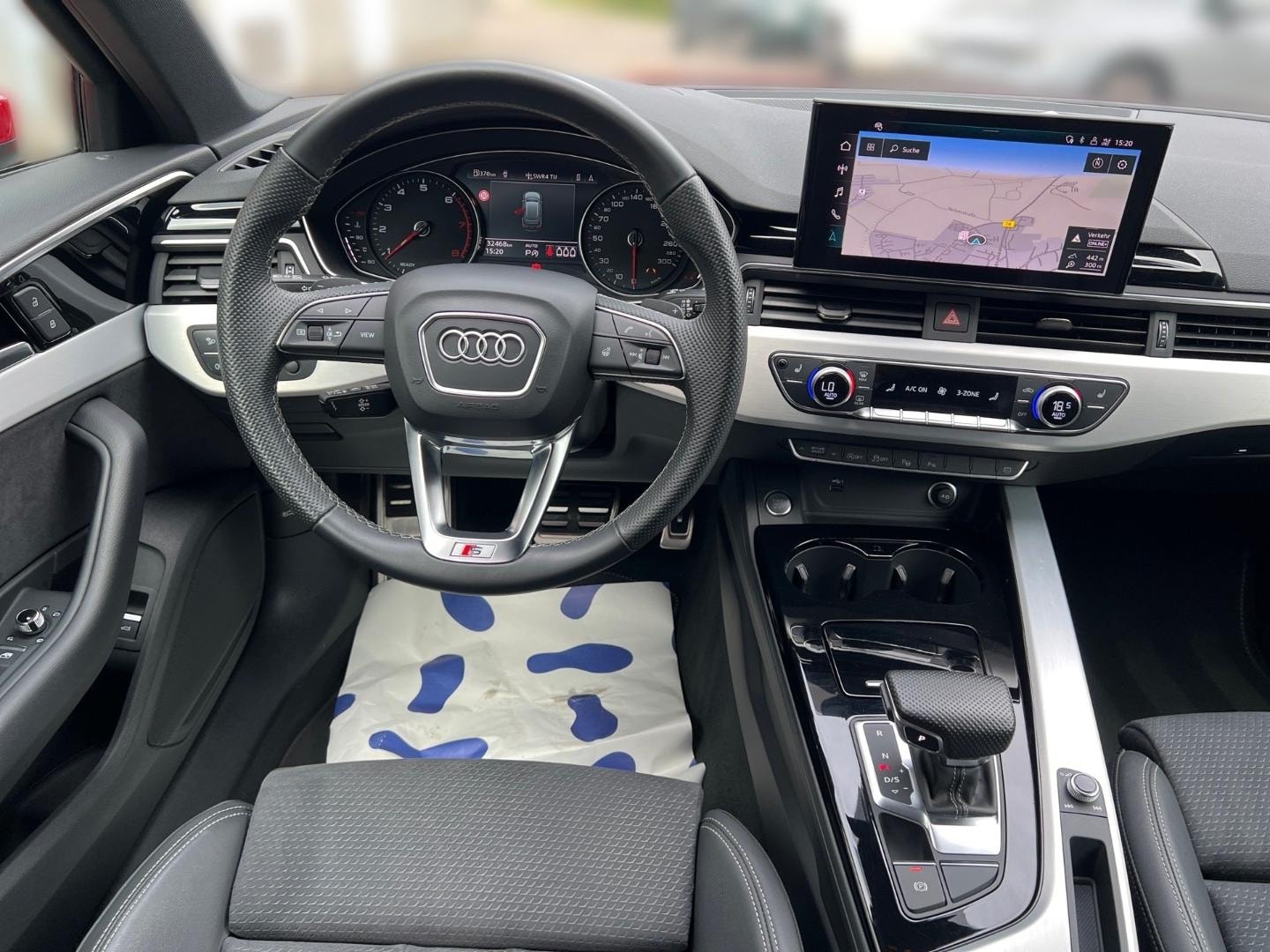 Bild über Audi A4 Avant S line 40 TFSI quattro S tronic - für weitere Informationen kontaktieren Sie den Audi Partner