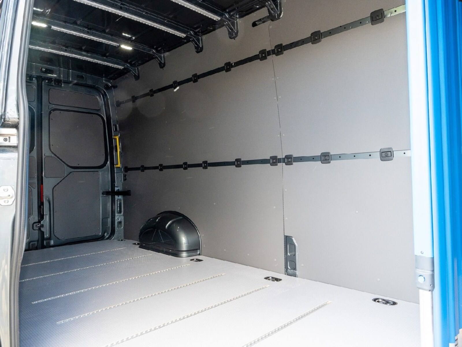 Volkswagen Crafter Kasten langer Radstand – Bild 7