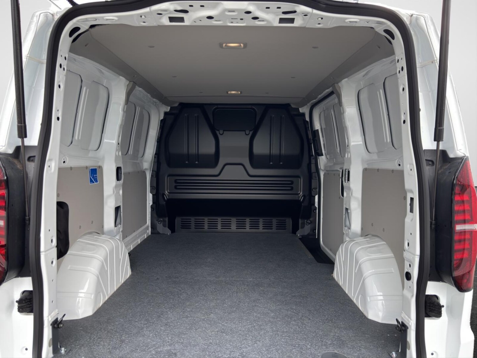 Volkswagen Transporter Kasten kurzer Radstand – Bild 12