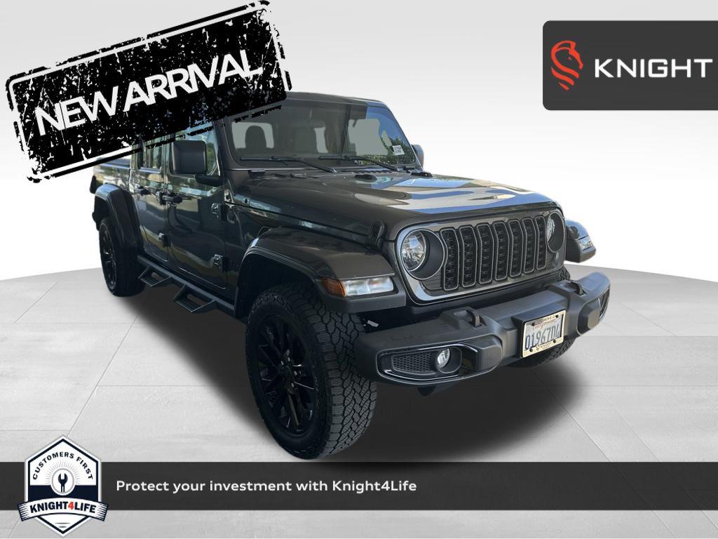 2024 Jeep Gladiator Nighthawk Auto's photo