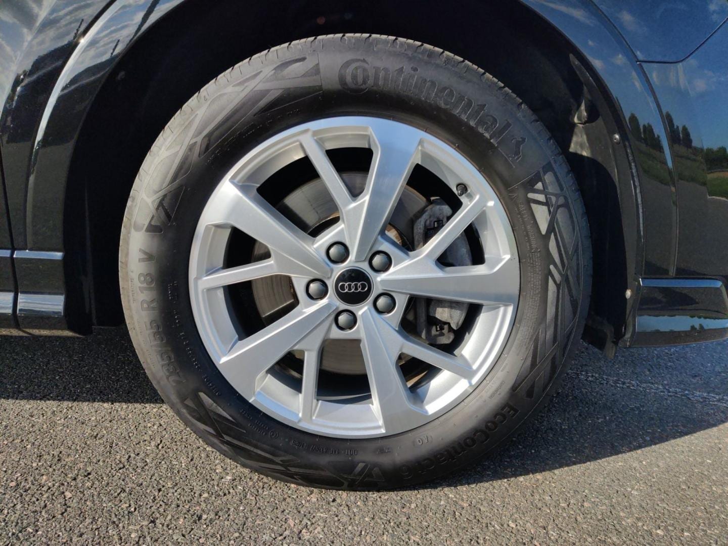 Bild über Audi Q3 S line 40 TFSI quattro S tronic - für weitere Informationen kontaktieren Sie den Audi Partner