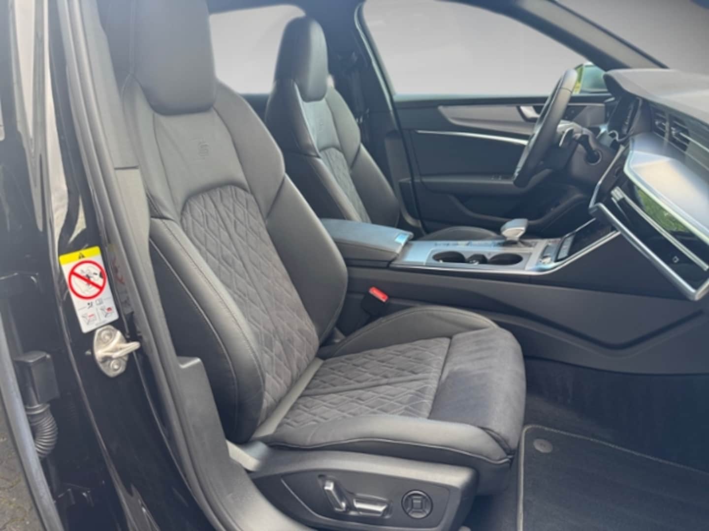 Bild über Audi S6 Avant TDI quattro tiptronic - für weitere Informationen kontaktieren Sie den Audi Partner