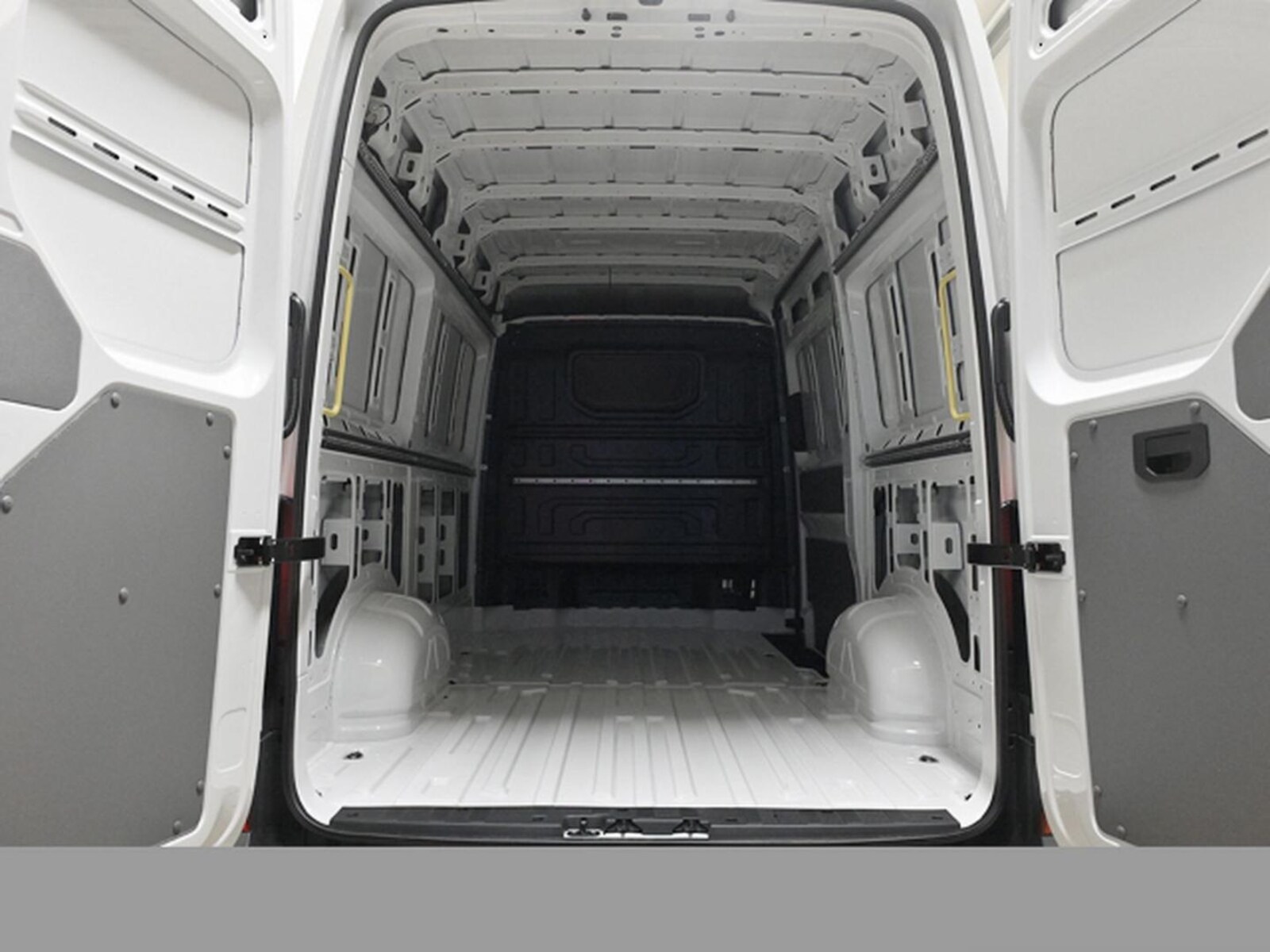 Volkswagen Crafter Kasten mittlerer Radstand – Bild 16