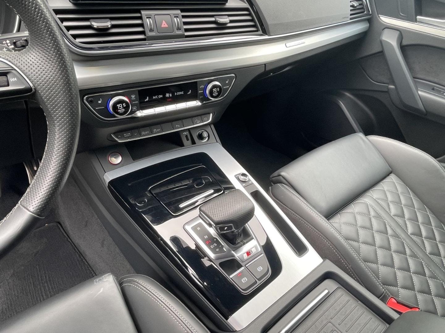 Bild über Audi SQ5 TDI tiptronic - für weitere Informationen kontaktieren Sie den Audi Partner