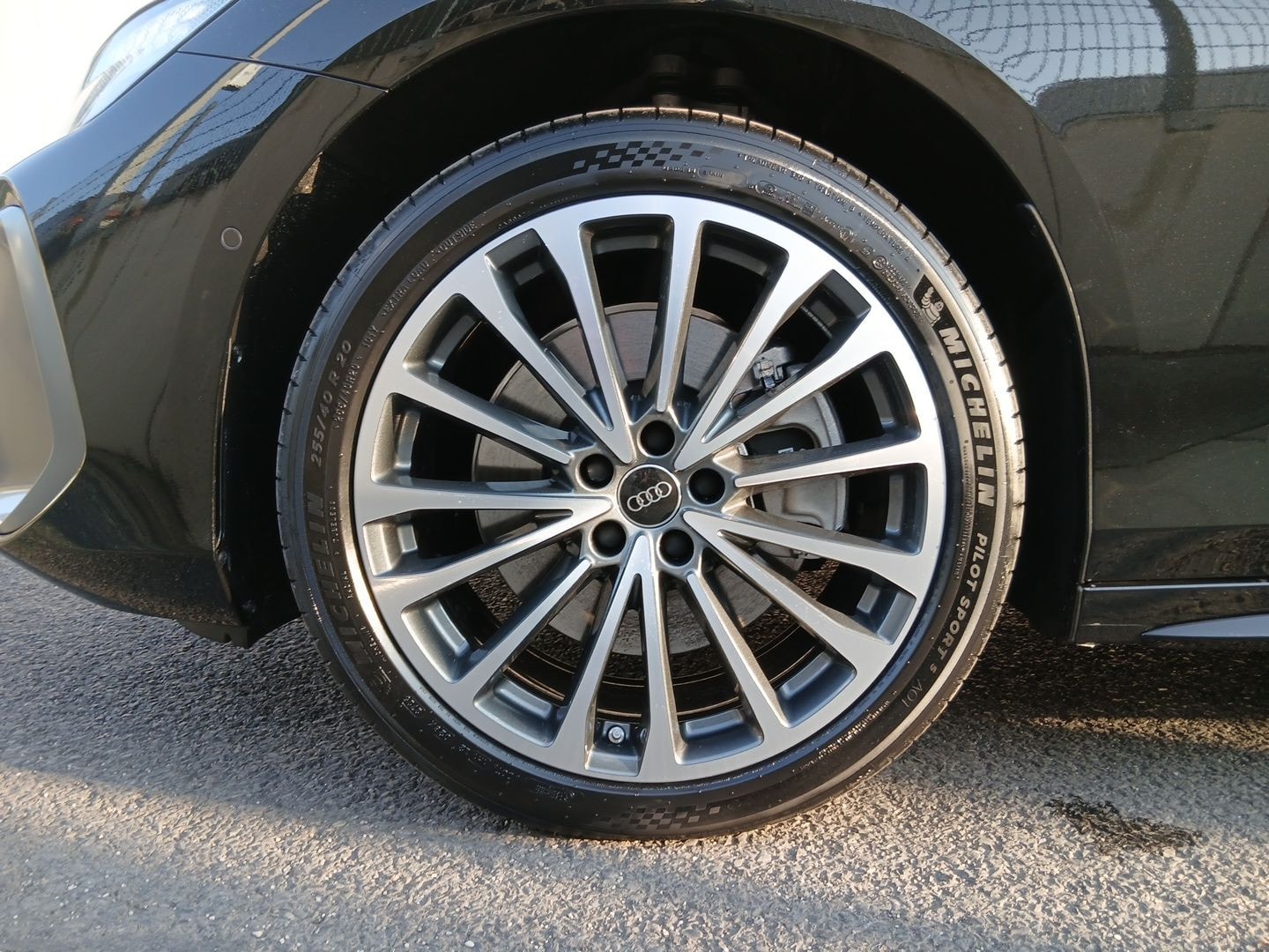 Bild über Audi A6 Avant e-hybrid e-hybrid quattro 220 kW S tronic - für weitere Informationen kontaktieren Sie den Audi Partner