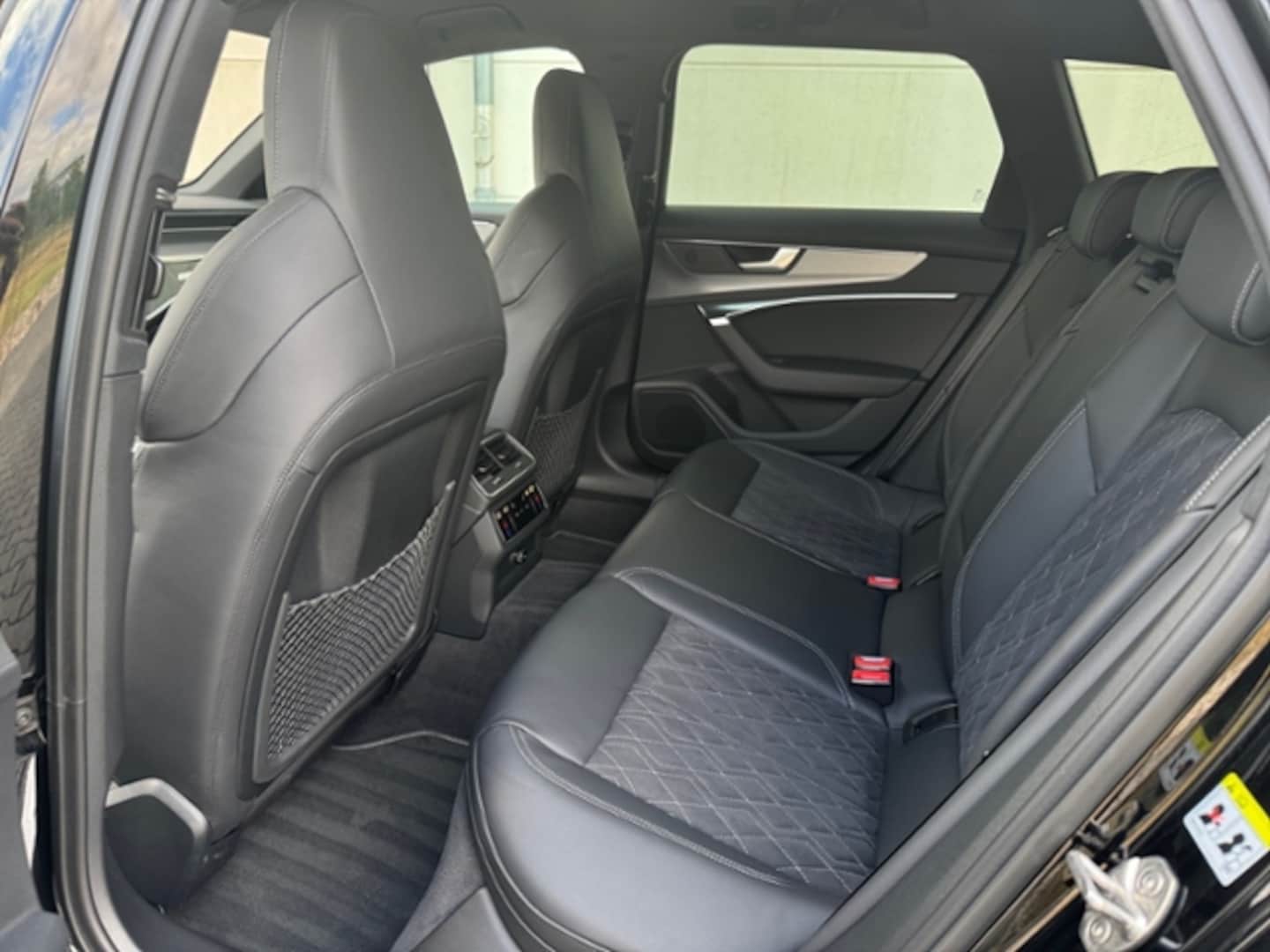 Bild über Audi S6 Avant TDI quattro tiptronic - für weitere Informationen kontaktieren Sie den Audi Partner