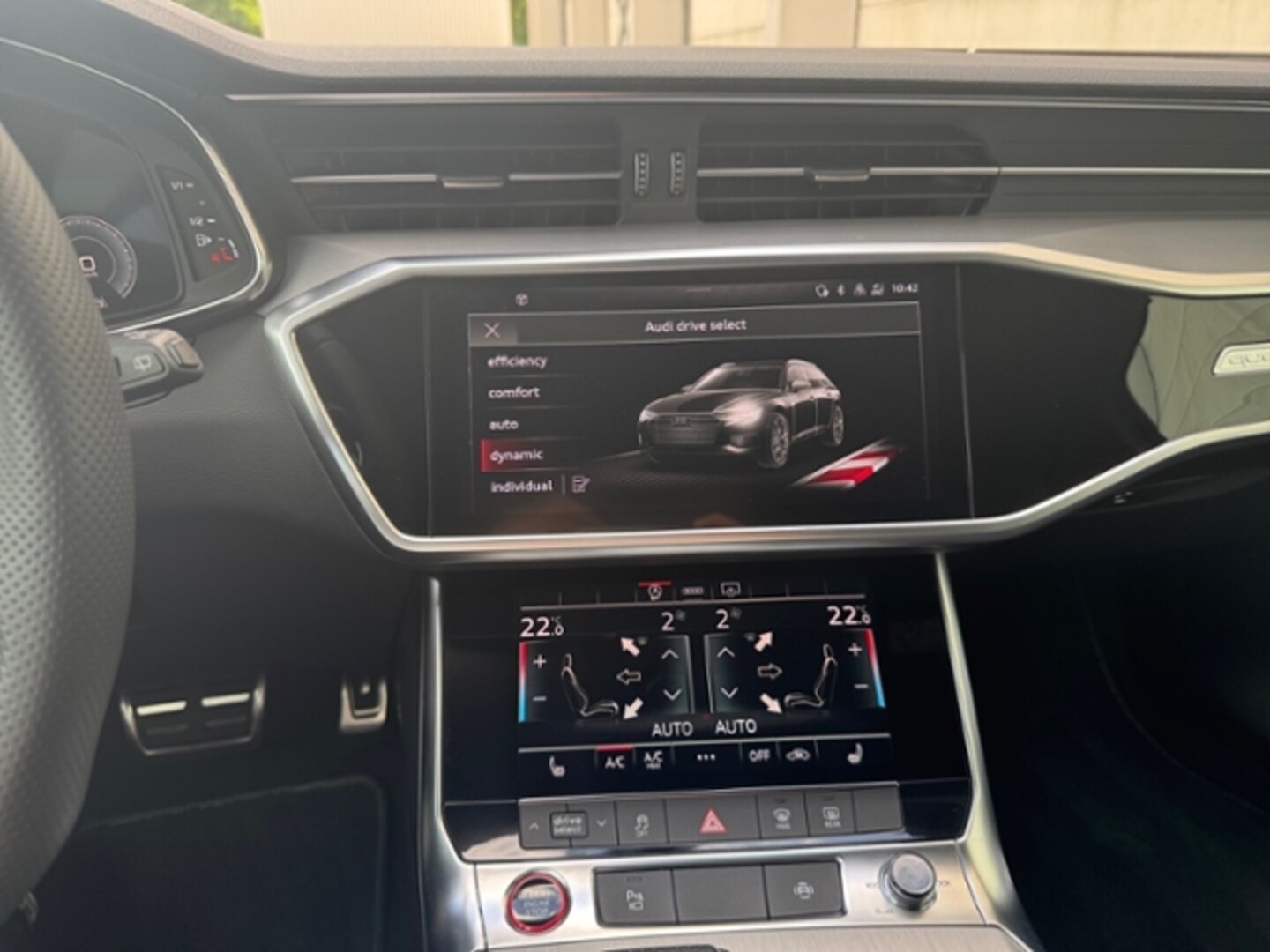 Bild über Audi S6 Avant TDI quattro tiptronic - für weitere Informationen kontaktieren Sie den Audi Partner