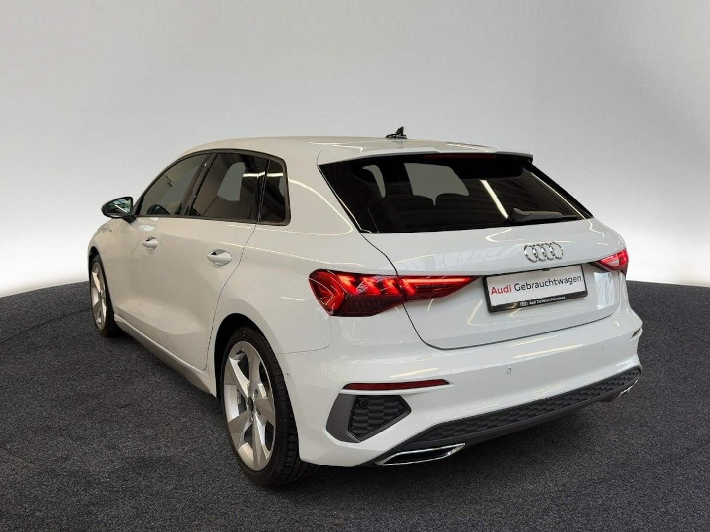 Bild über Audi A3 Sportback S line 35 TFSI S tronic - für weitere Informationen kontaktieren Sie den Audi Partner