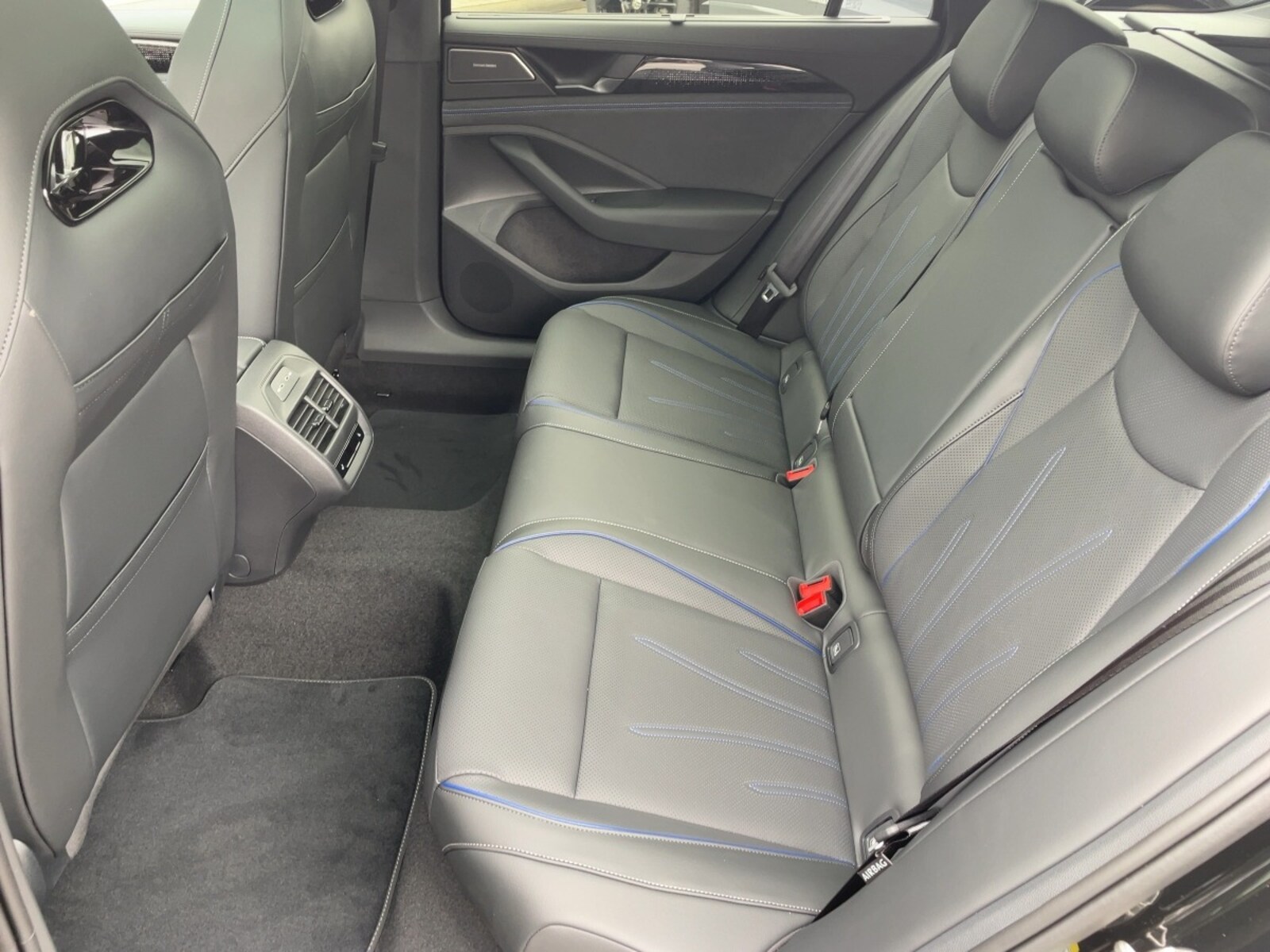 Volkswagen Passat – Bild 11