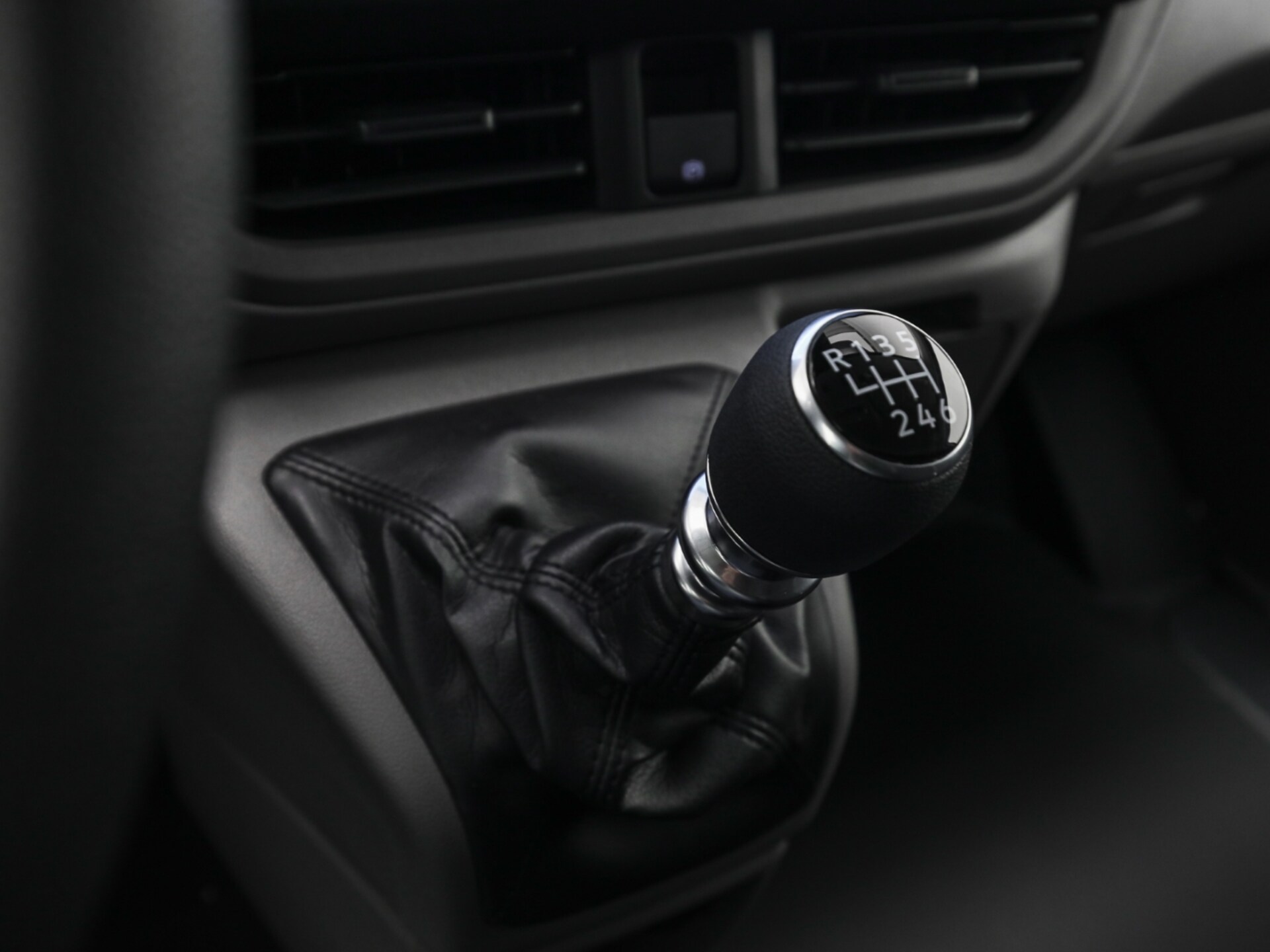 Volkswagen Transporter Kasten langer Radstand