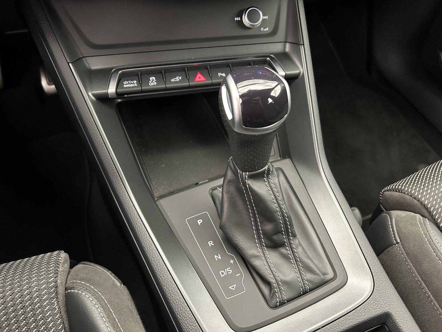 Image about Audi Q3 TFSI e S line 45 TFSI e 180 kW (245 ch) S tronic