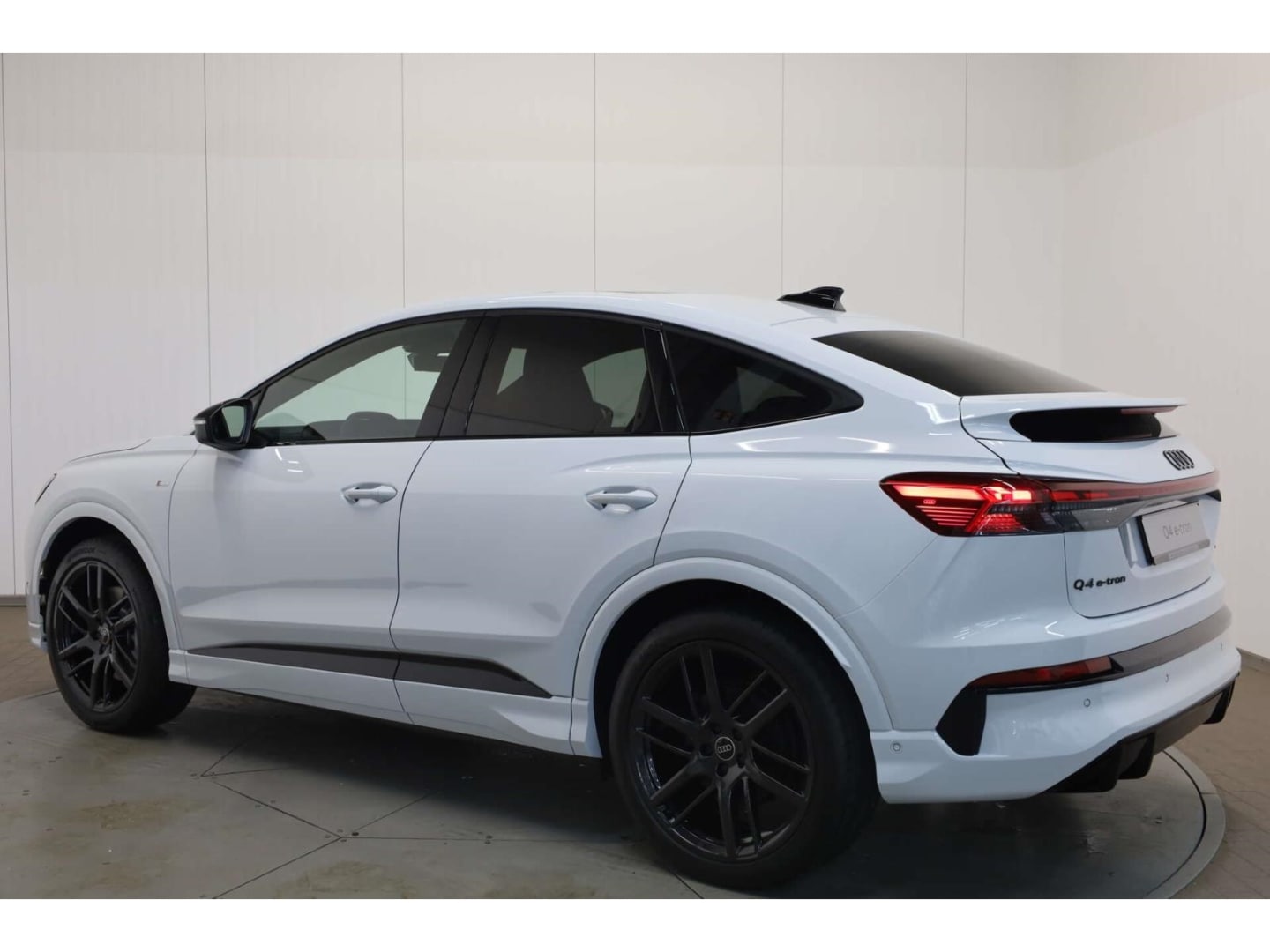 Bild über Audi Q4 Sportback e-tron e-tron quattro performance 250 kW - für weitere Informationen kontaktieren Sie den Audi Partner