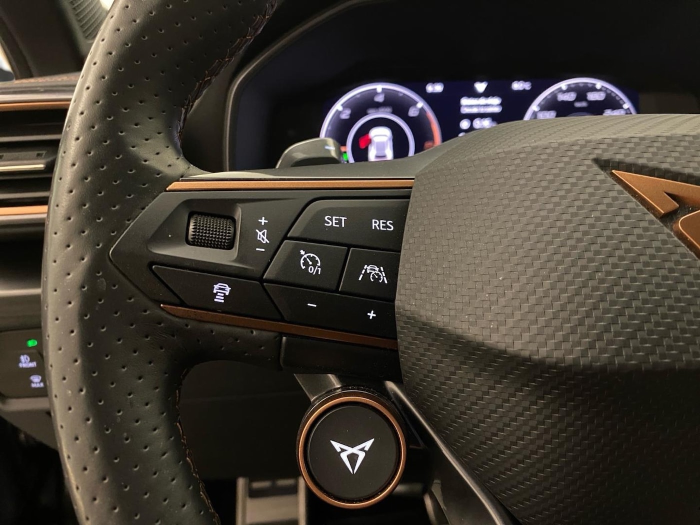 CUPRA Formentor 1.4 e-Hybrid VZ DSG 180 kW (245 CV) — photo 9