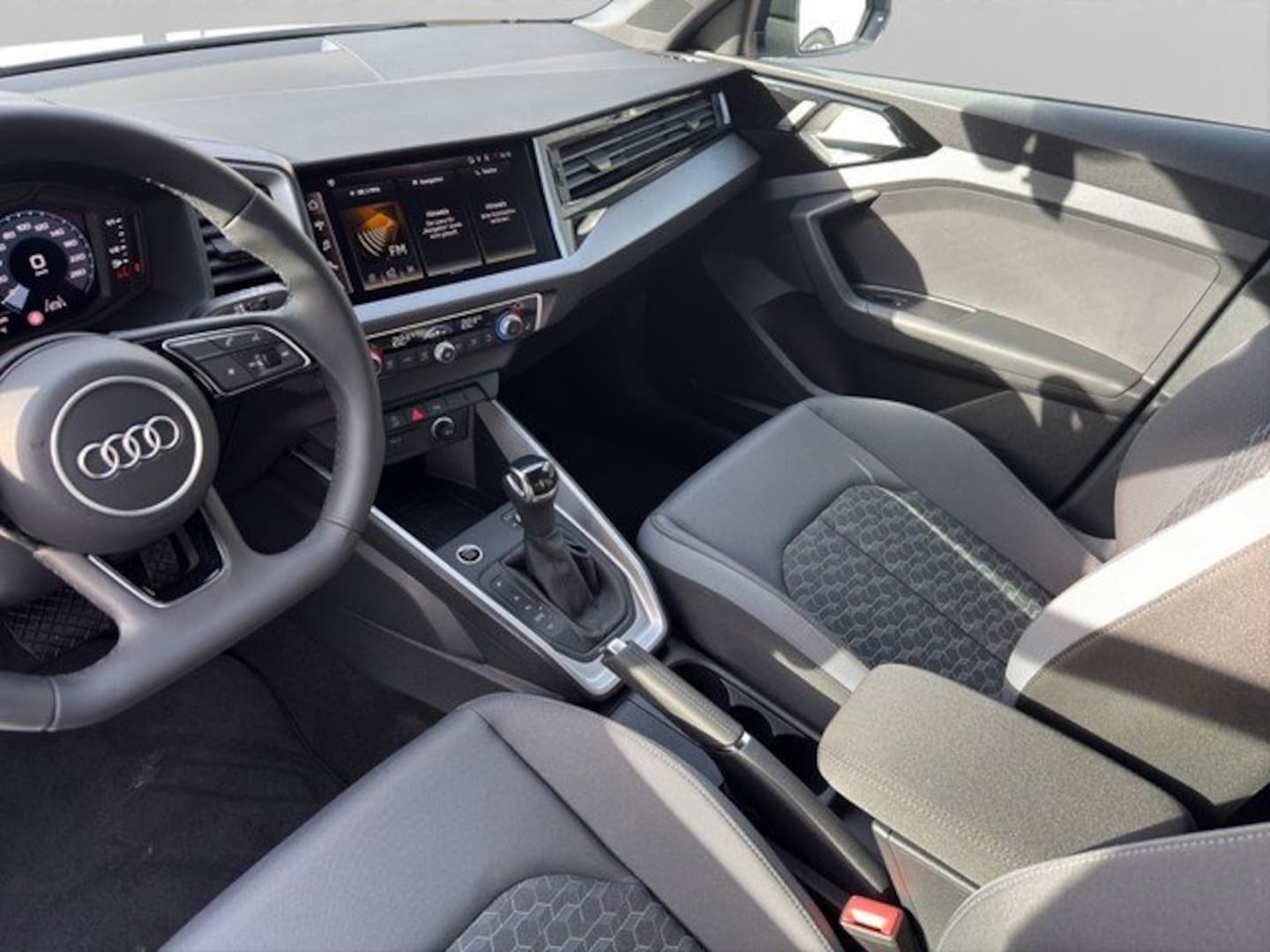 Bild über Audi A1 Sportback advanced 30 TFSI S tronic - für weitere Informationen kontaktieren Sie den Audi Partner