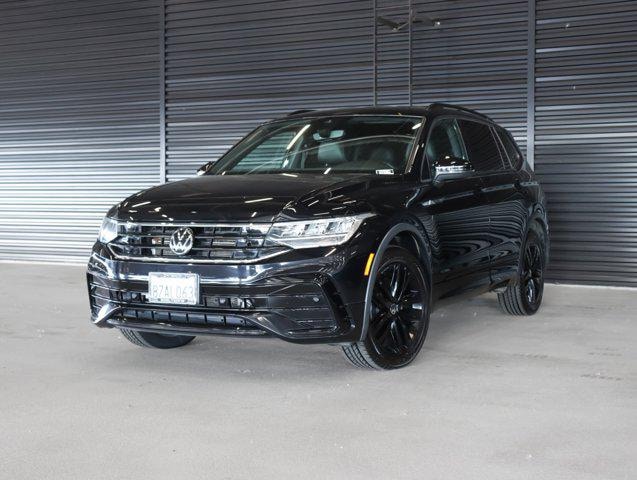 2022 Volkswagen Tiguan SE R-LINE BLACK's photo