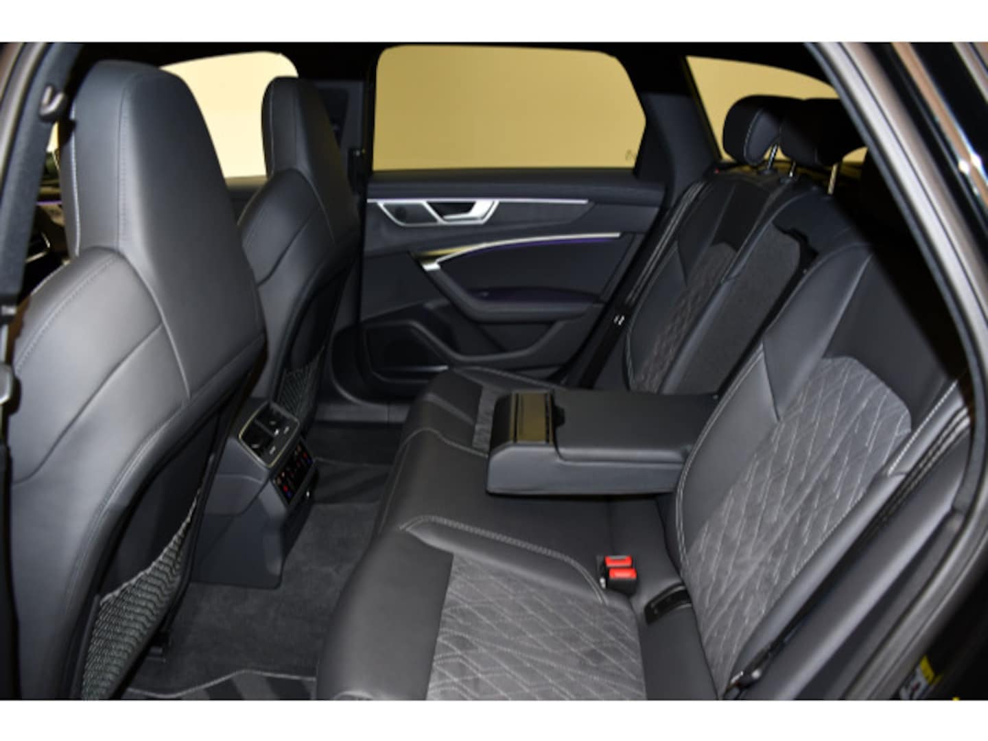 Bild über Audi S6 Avant TDI quattro tiptronic - für weitere Informationen kontaktieren Sie den Audi Partner