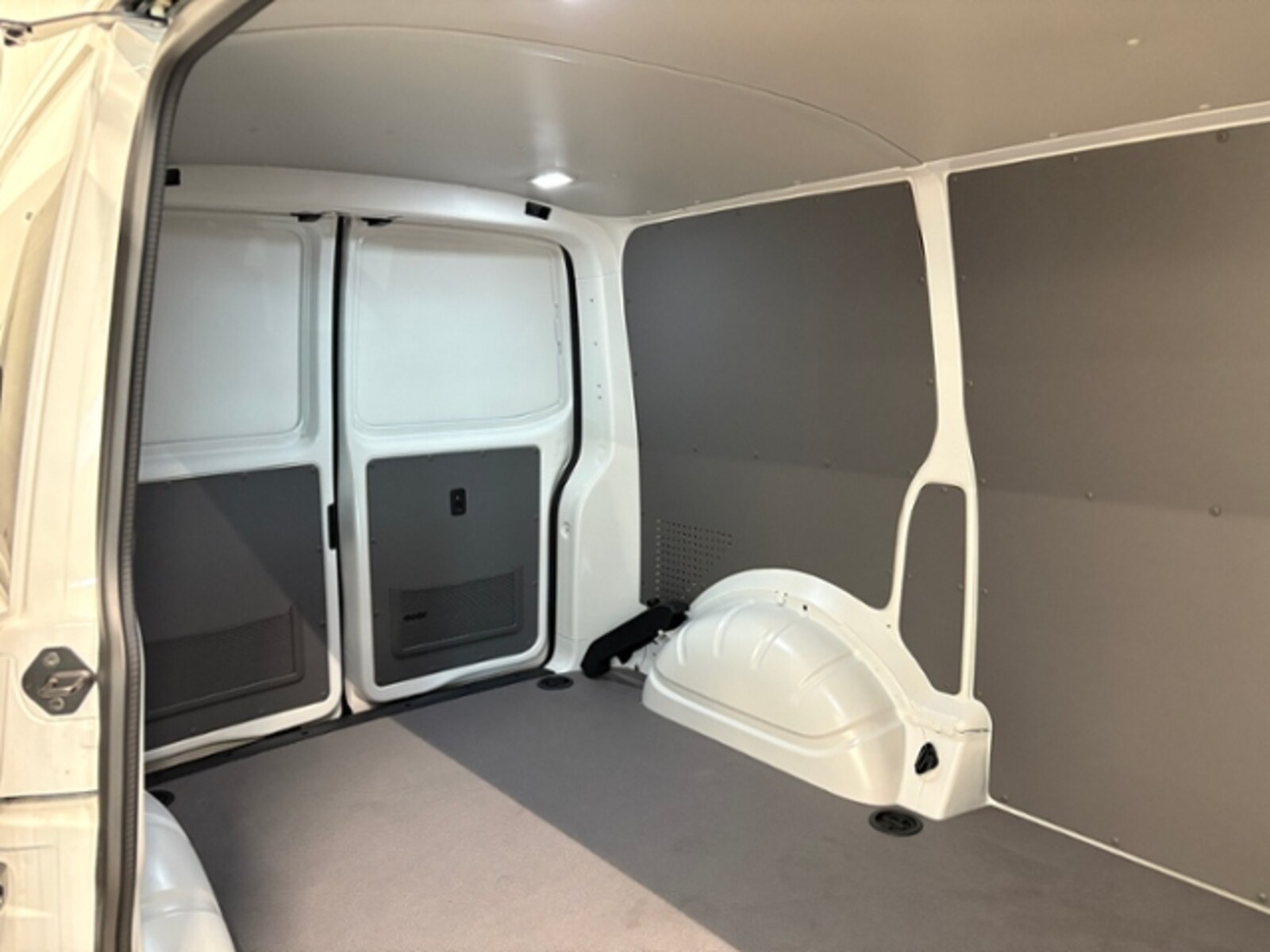 Volkswagen T6.1 Transporter Kasten kurzer Radstand – Bild 16