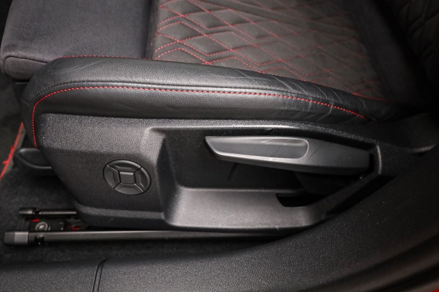 Bild über Audi S3 Limousine TFSI quattro S tronic - für weitere Informationen kontaktieren Sie den Audi Partner