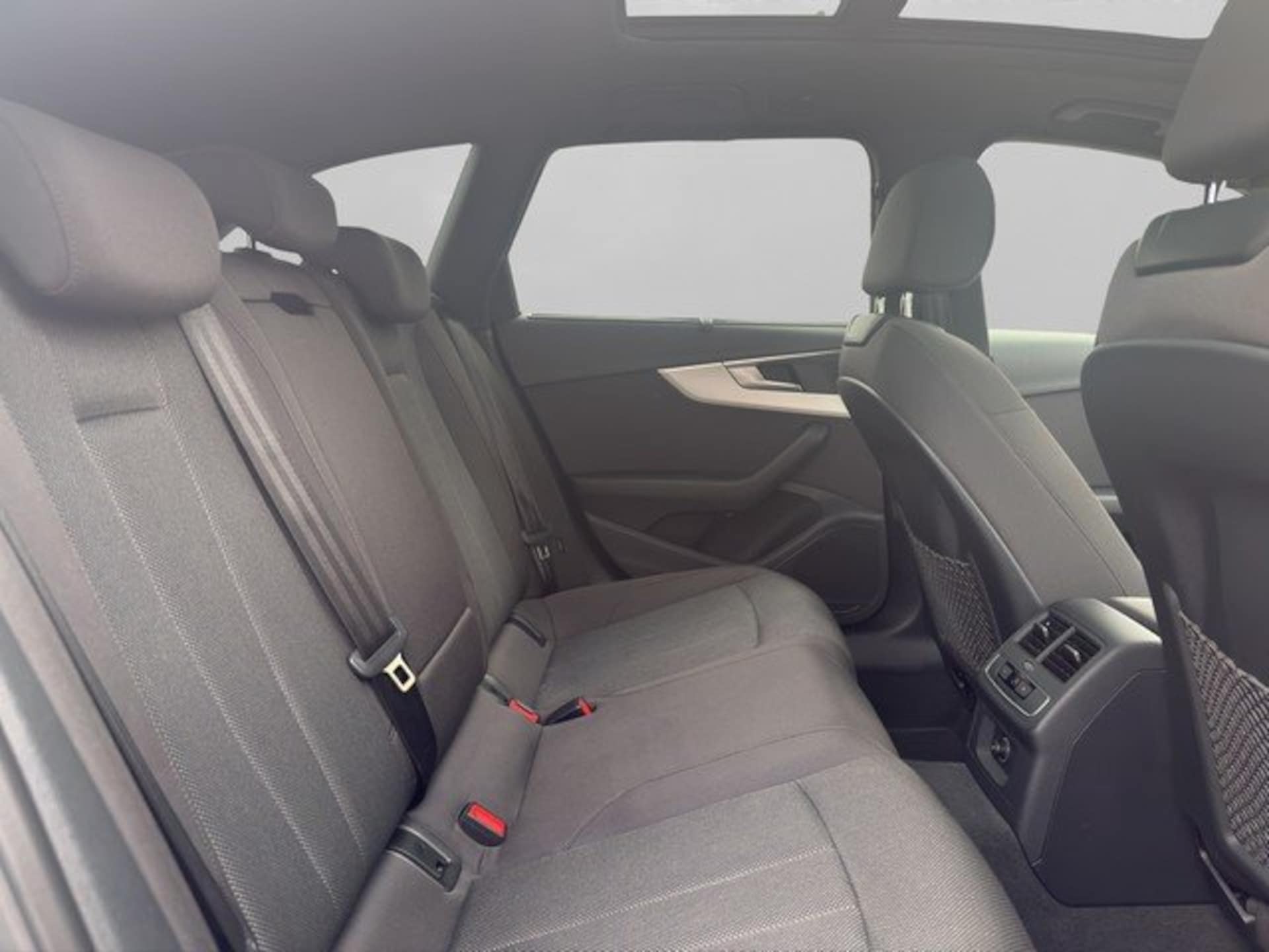Audi A4 Avant S line