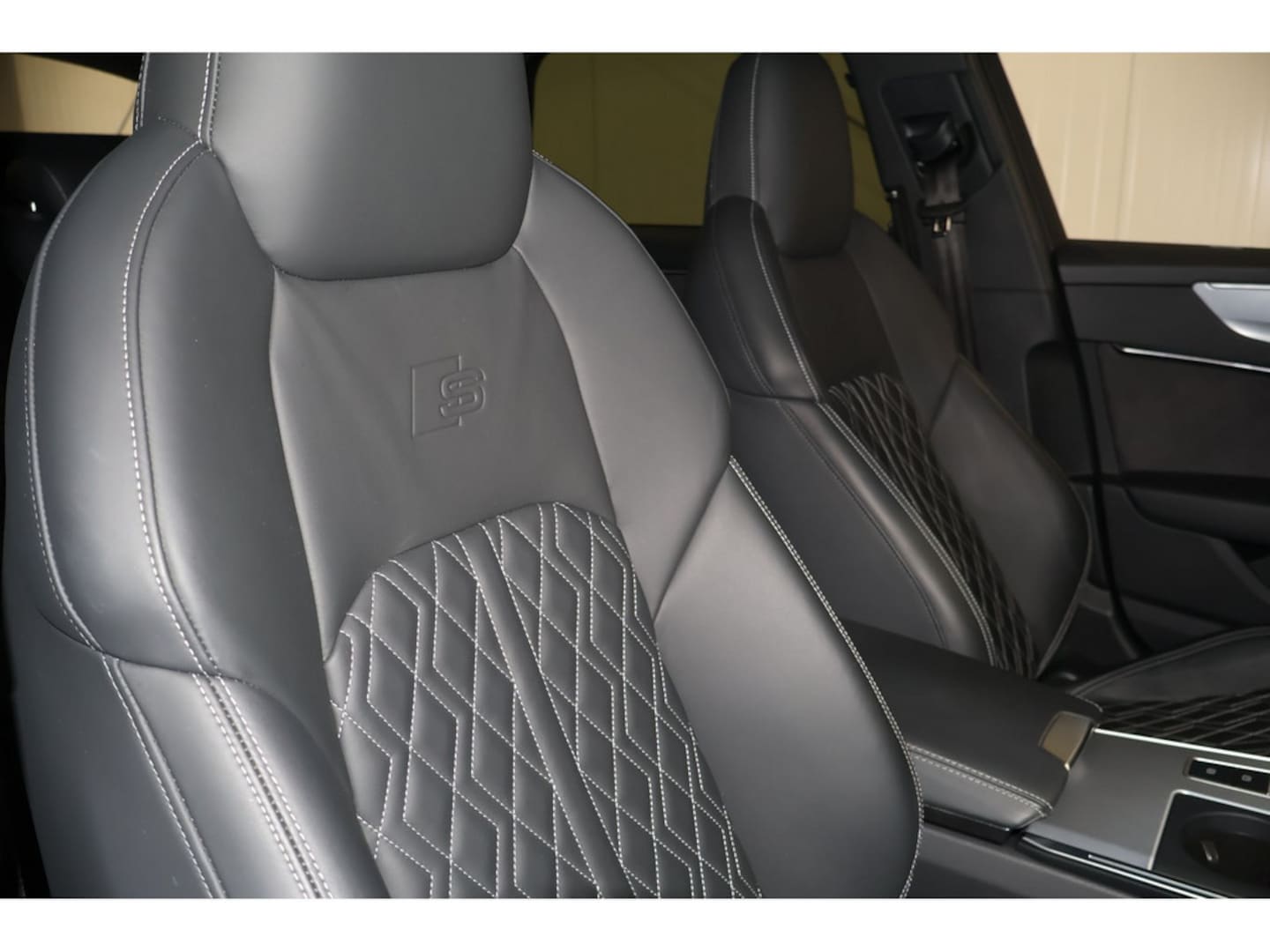 Bild über Audi S6 Avant TDI quattro tiptronic - für weitere Informationen kontaktieren Sie den Audi Partner